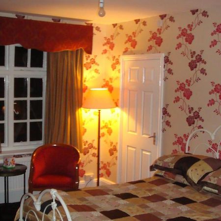 The Royal Standard Guest House Virginia Water Esterno foto