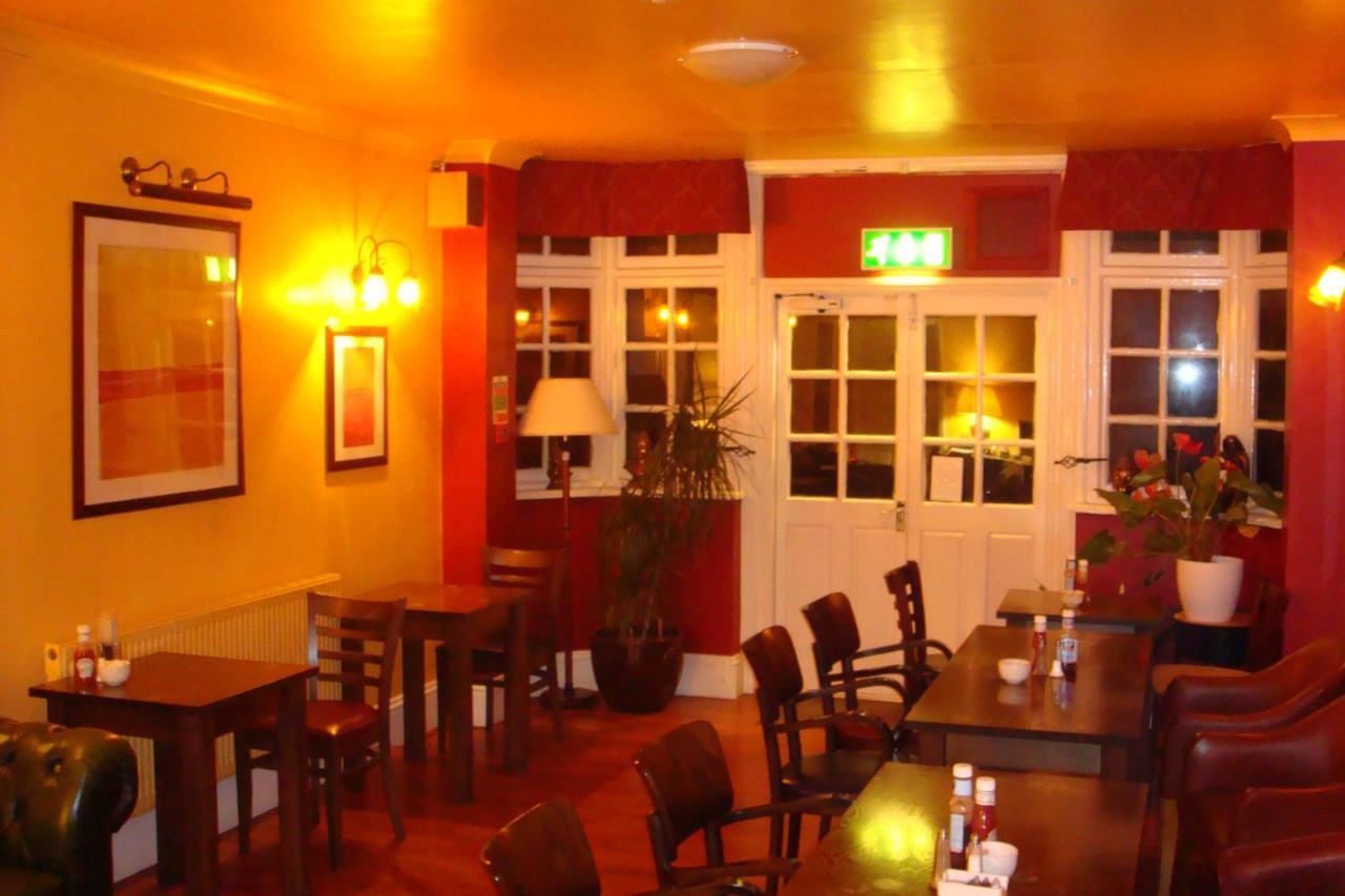 The Royal Standard Guest House Virginia Water Esterno foto