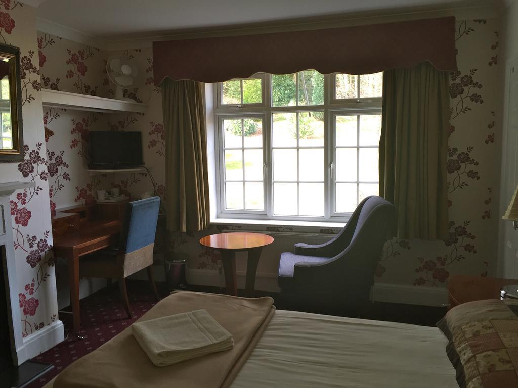 The Royal Standard Guest House Virginia Water Esterno foto