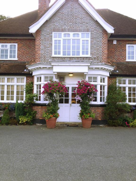 The Royal Standard Guest House Virginia Water Esterno foto