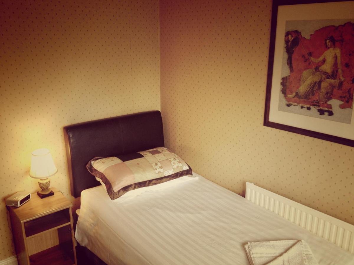 The Royal Standard Guest House Virginia Water Camera foto