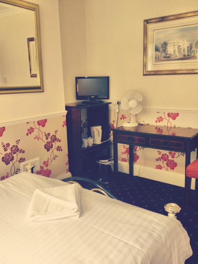 The Royal Standard Guest House Virginia Water Camera foto